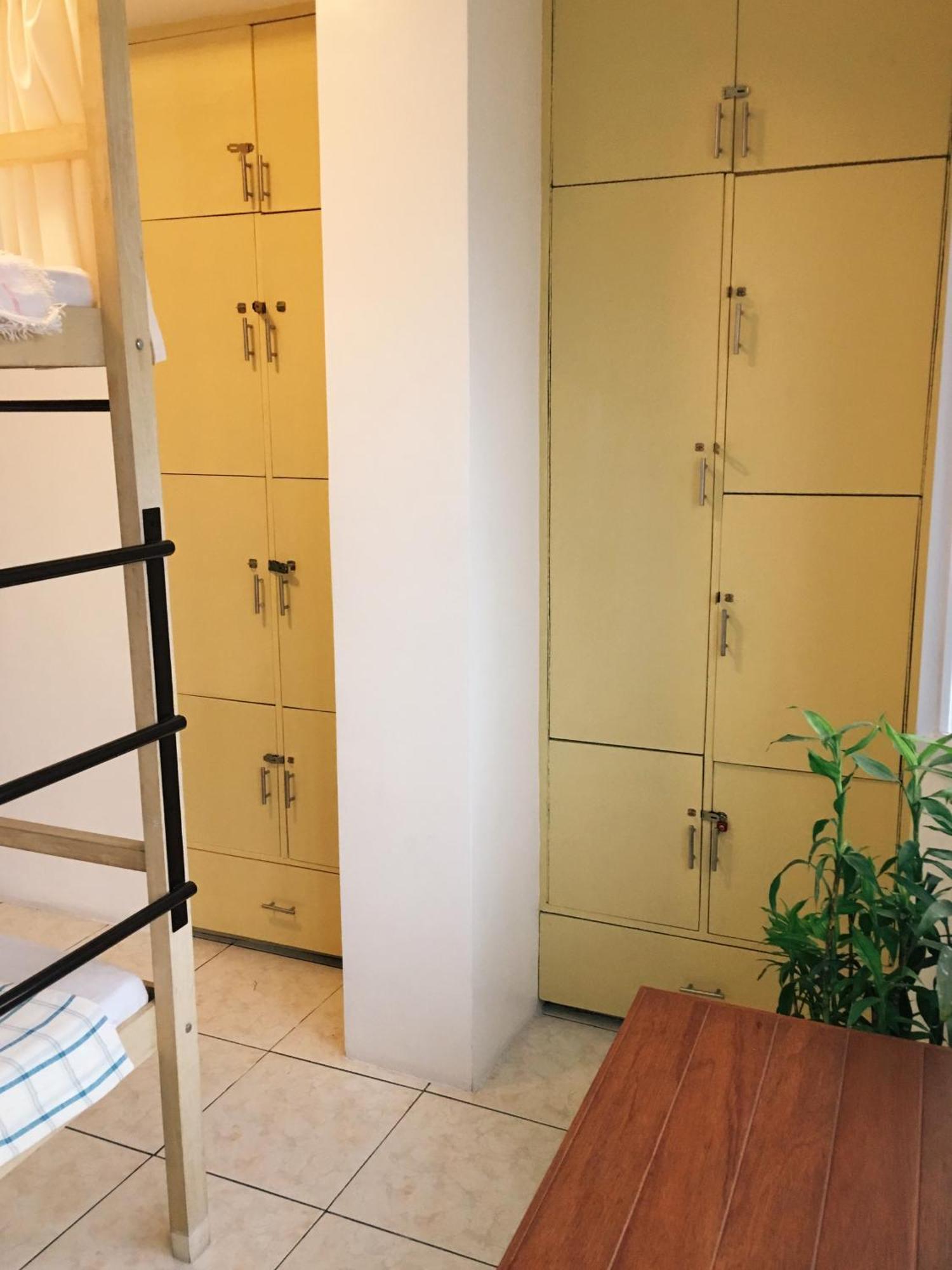 1 River Central Hostel Makati City Oda fotoğraf