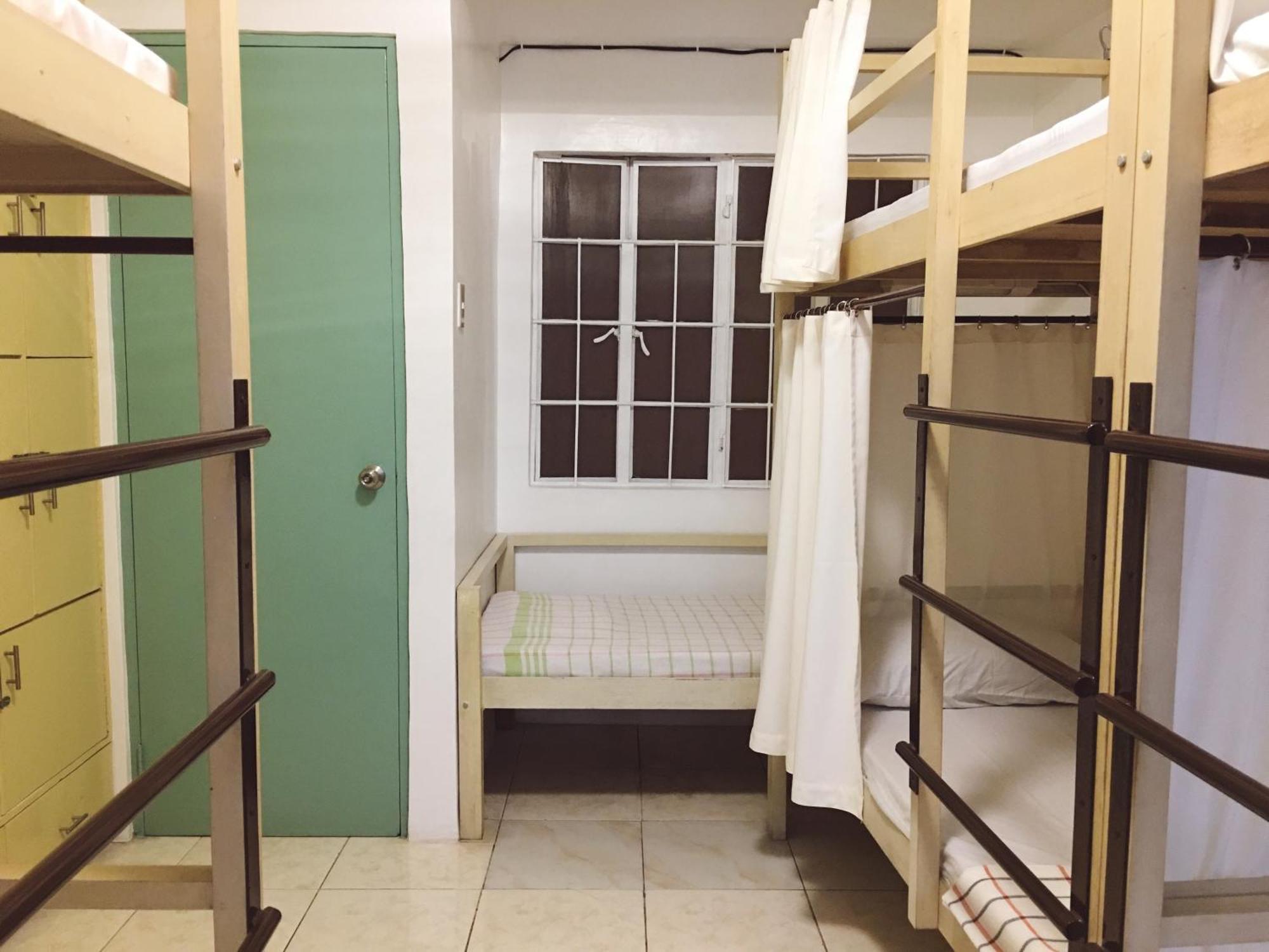 1 River Central Hostel Makati City Oda fotoğraf