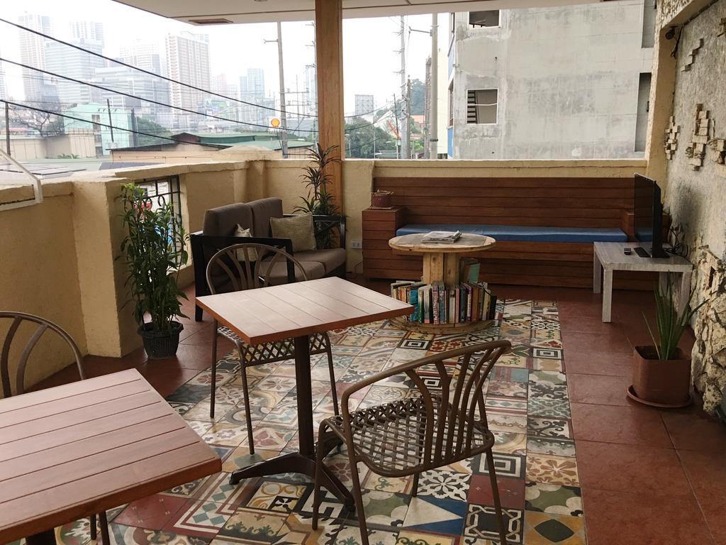 1 River Central Hostel Makati City Dış mekan fotoğraf