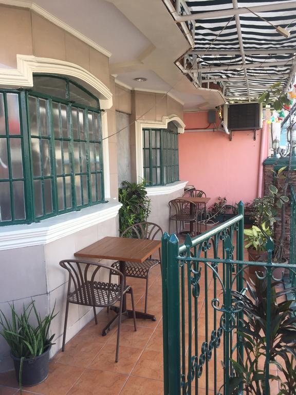 1 River Central Hostel Makati City Dış mekan fotoğraf